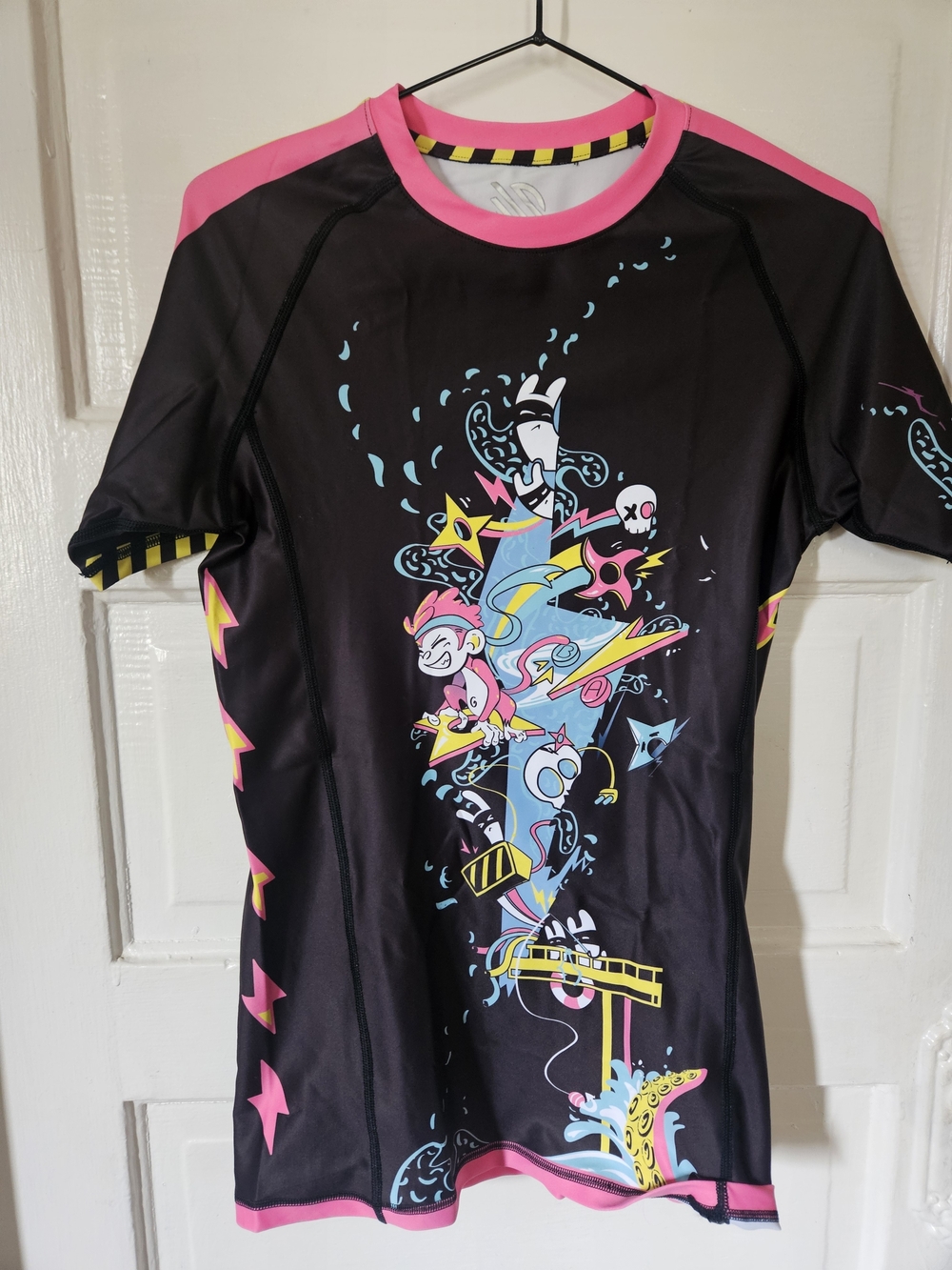 Sanabul Mens Black and Pink Graphic Short Sleeve Rash Compression Tee